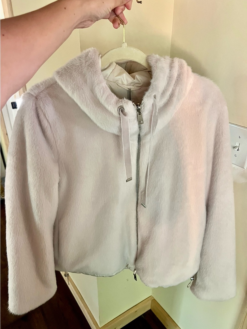 European Reversible Hooded Jacket in Light Beige NEW WITH TAGS - Picture 2 of 3